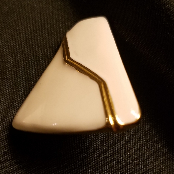 (Sold) Monet Vintage Signed Geometric Clip On Earrings - Picture 3 of 5